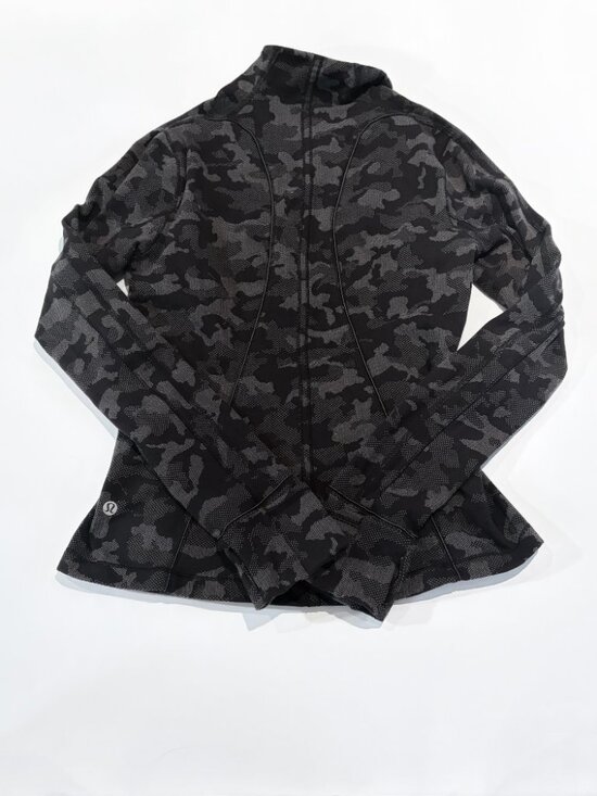 lululemon athletica Tops - Lululemon Run Briskly 1/2 Zip black camo jacket size 6